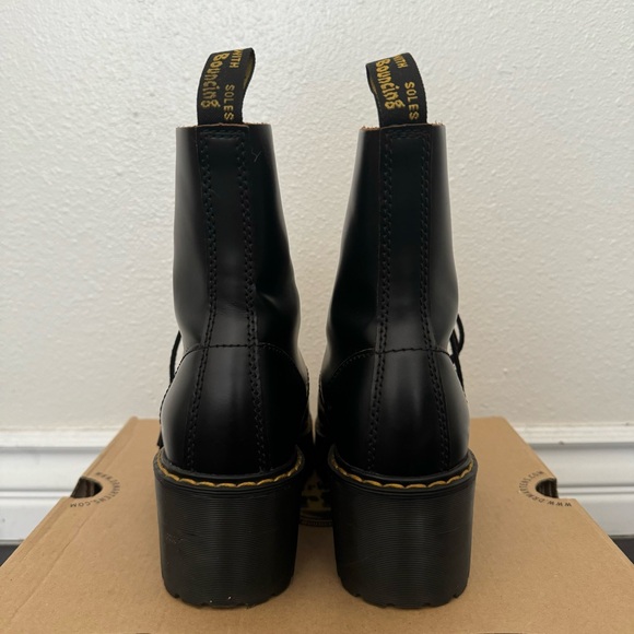 Dr Martens Leona Women’s Vintage Smooth Leather Heeled Boots - Black - Picture 5 of 11